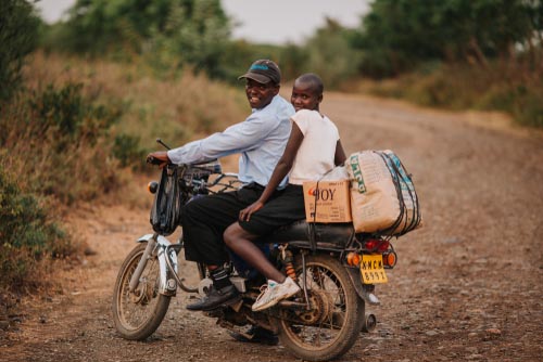 Un safari moto au Kenya